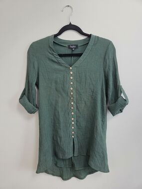 Papillon Blanc Green Button-Down V-Neck Tunic Top